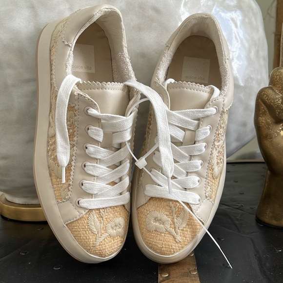 Dolce Vita Shoes - Picture 2 of 6